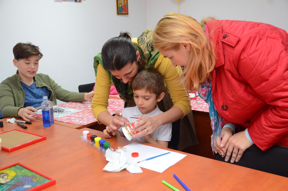 Bucuria copiilor înseamnă lumină şi dăruire  48199