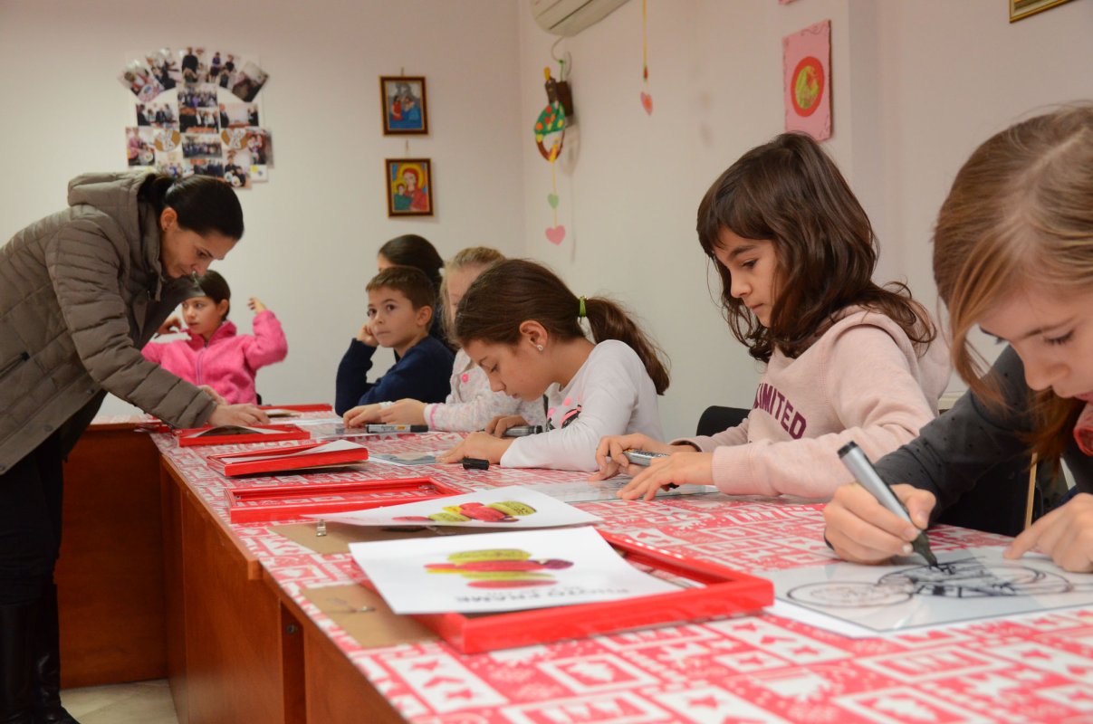 Bucuria copiilor înseamnă lumină şi dăruire  48200