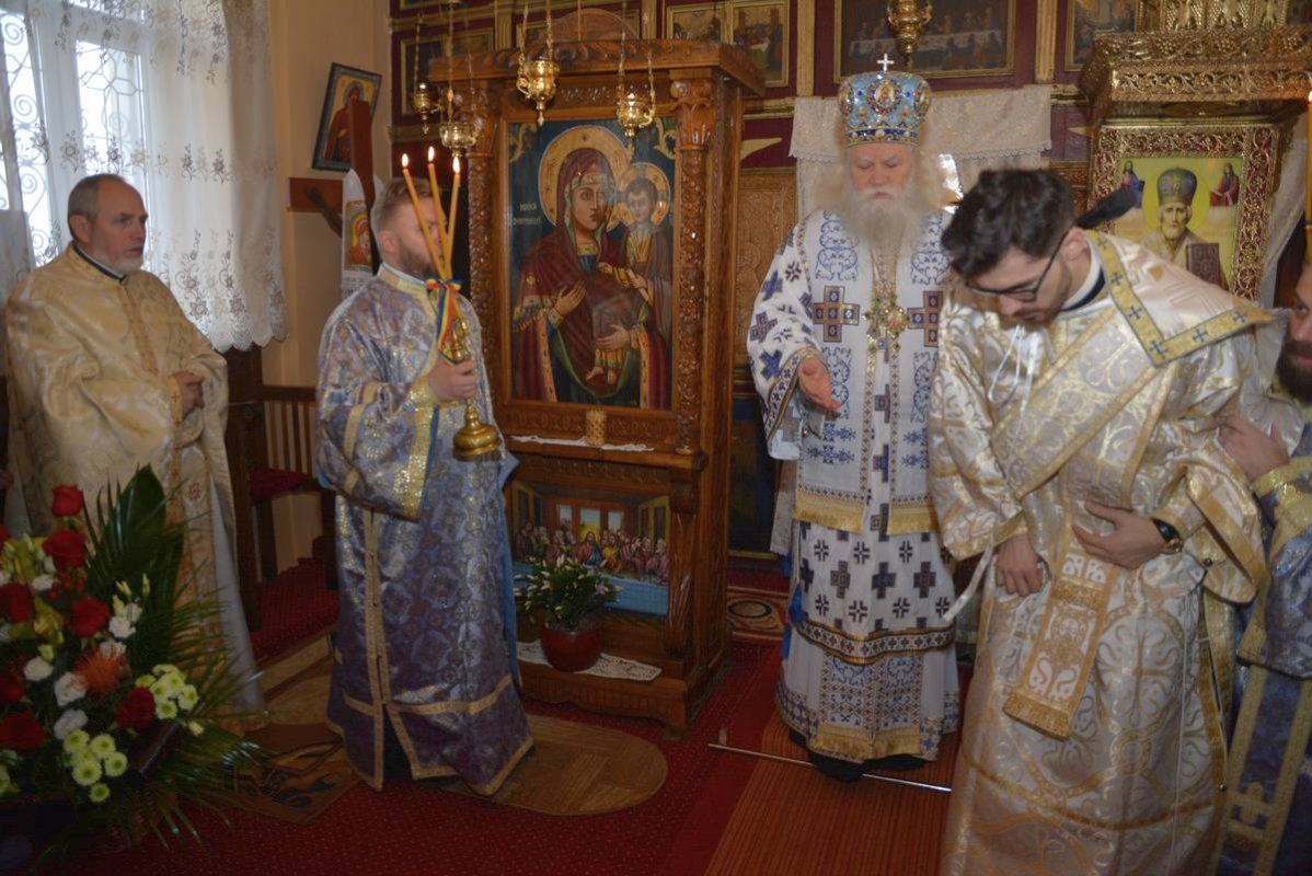 Slujbă arhierească în Parohia Lungani - Voineşti 48164