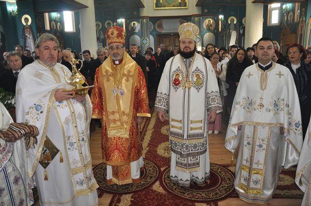 Slujiri arhiereşti în a treia duminică a Postului Crăciunului 48184