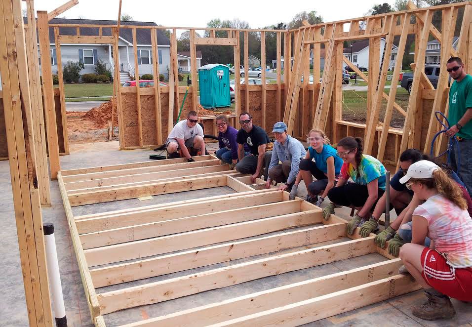 Tinerii, cei mai implicaţi în acţiuni de voluntariat 48227