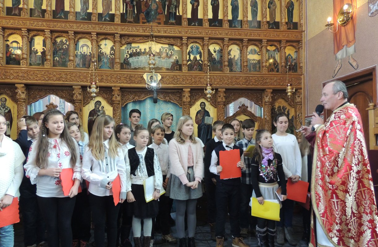 Colinde şi activităţi filantropice în Parohia „Naşterea Domnului” 48110