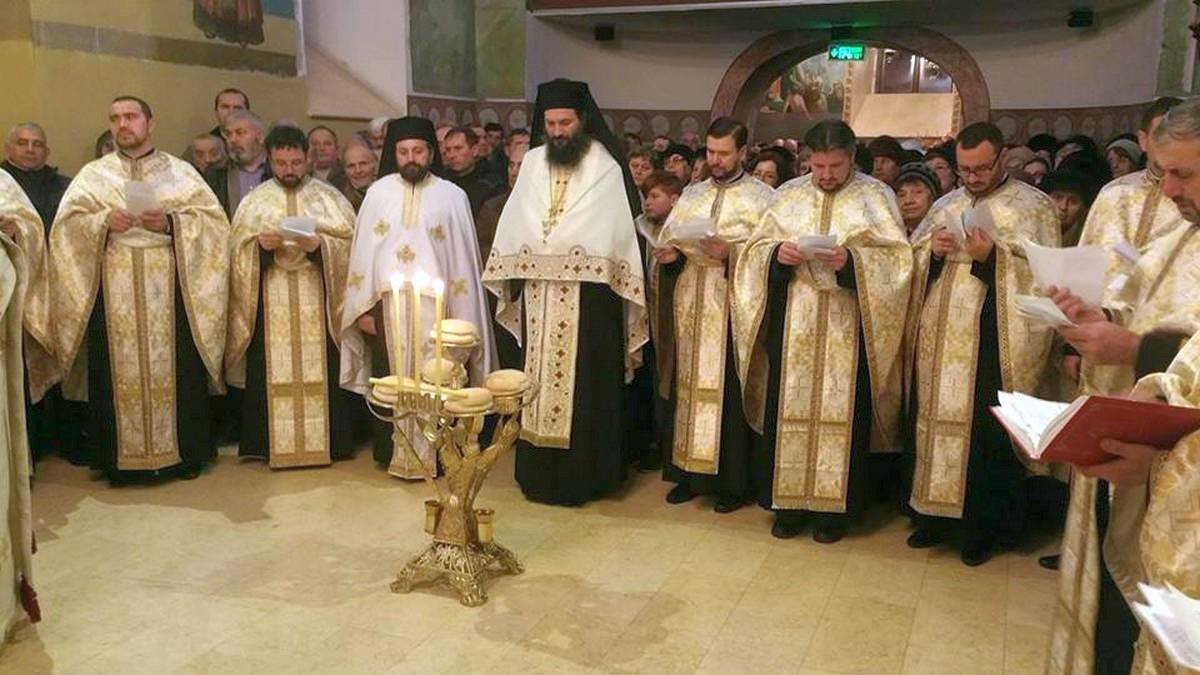 Priveghere la Biserica „Sfântul Nicolae“ din Roman 48098