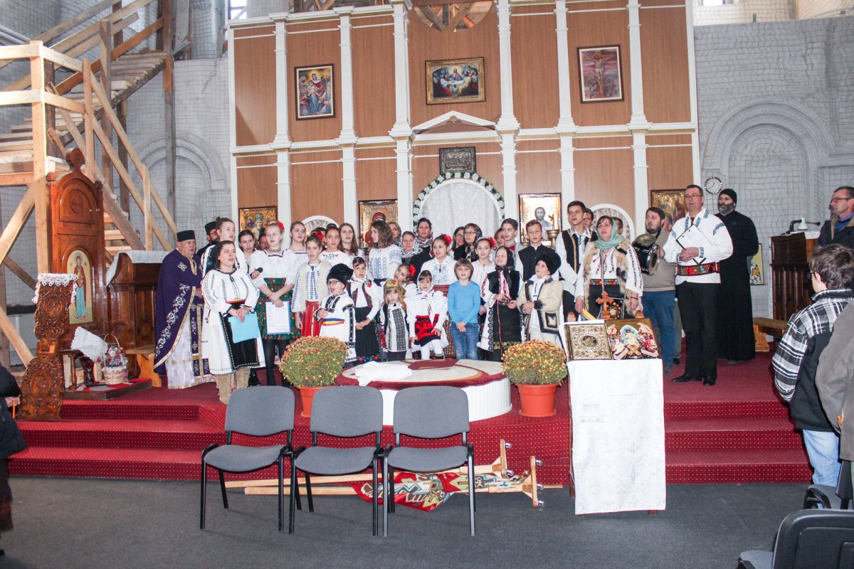 Proiect-program itinerant de colinde, teatru şi tradiţii de Crăciun 48121