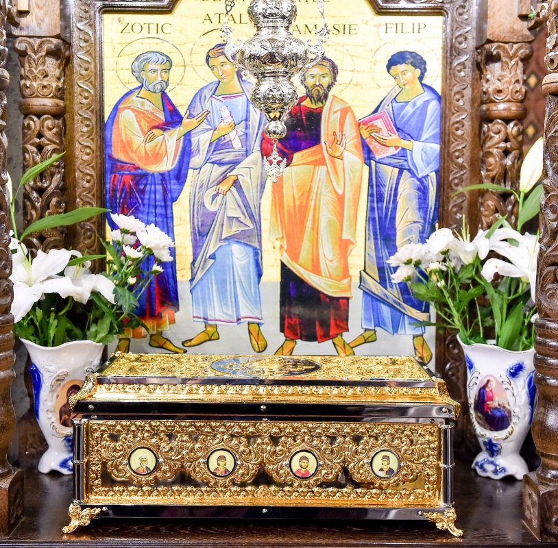 Raclă nouă pentru moaştele Bisericii „Sfântul Dumitru”-Colentina 48147