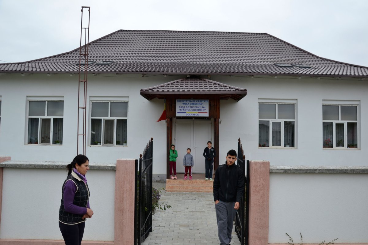 „Acasă”, rostit pe 18 voci 48063