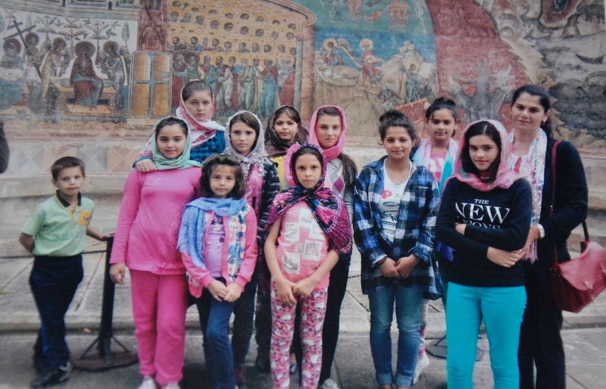 „Acasă”, rostit pe 18 voci 48064