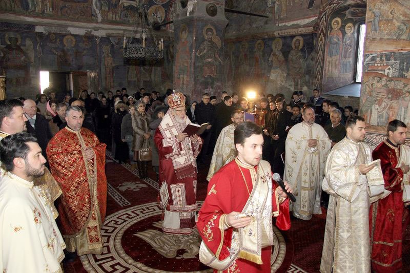 Cinstire adusă Sfântului Ierarh Nicolae 48079