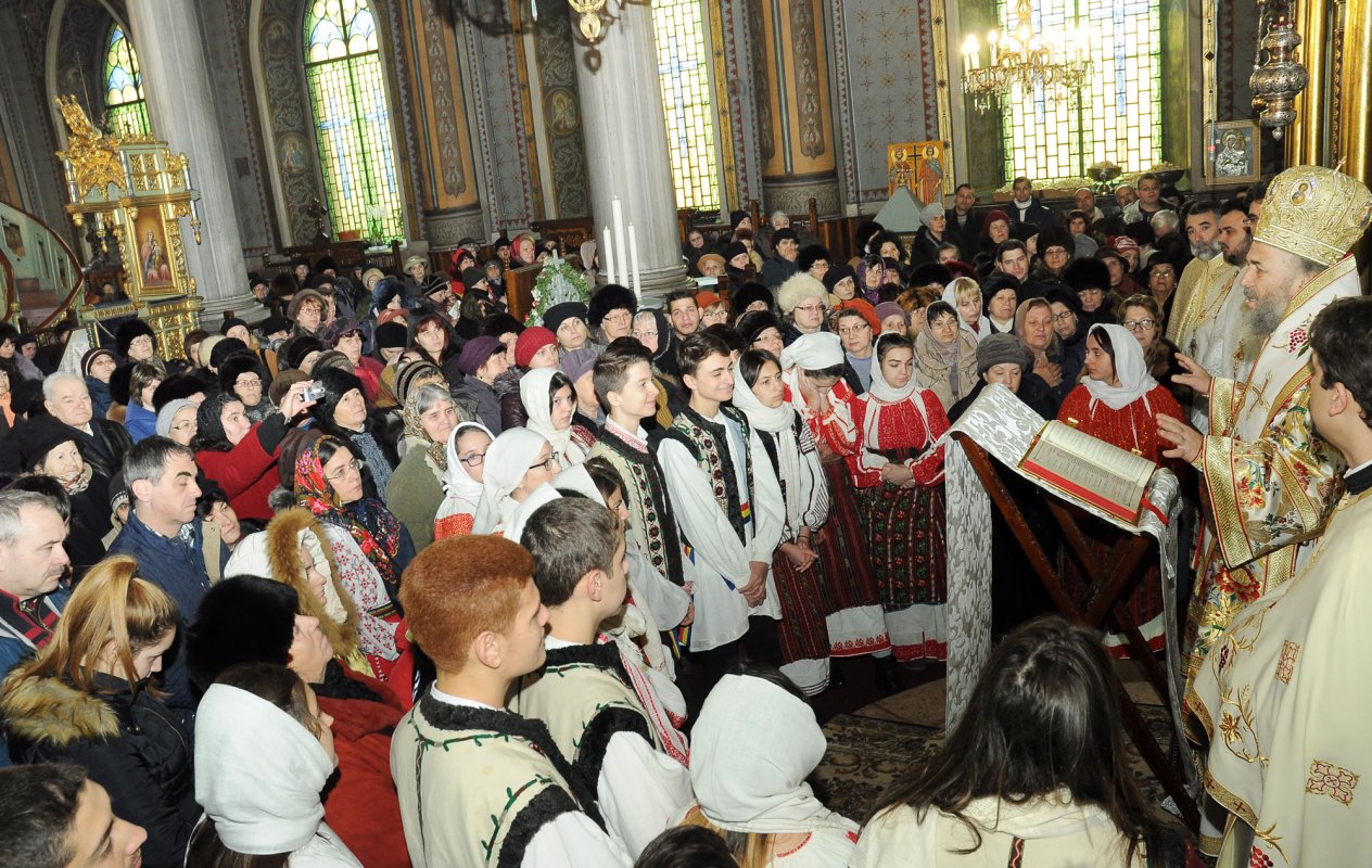 Cinstire adusă Sfântului Ierarh Nicolae 48081