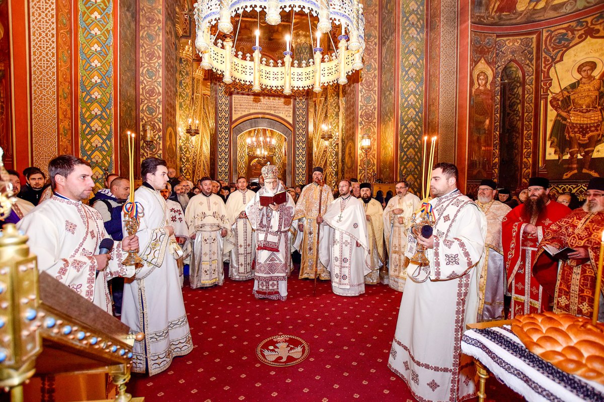 Sărbătoare în cetatea Curtea de Argeş 48068