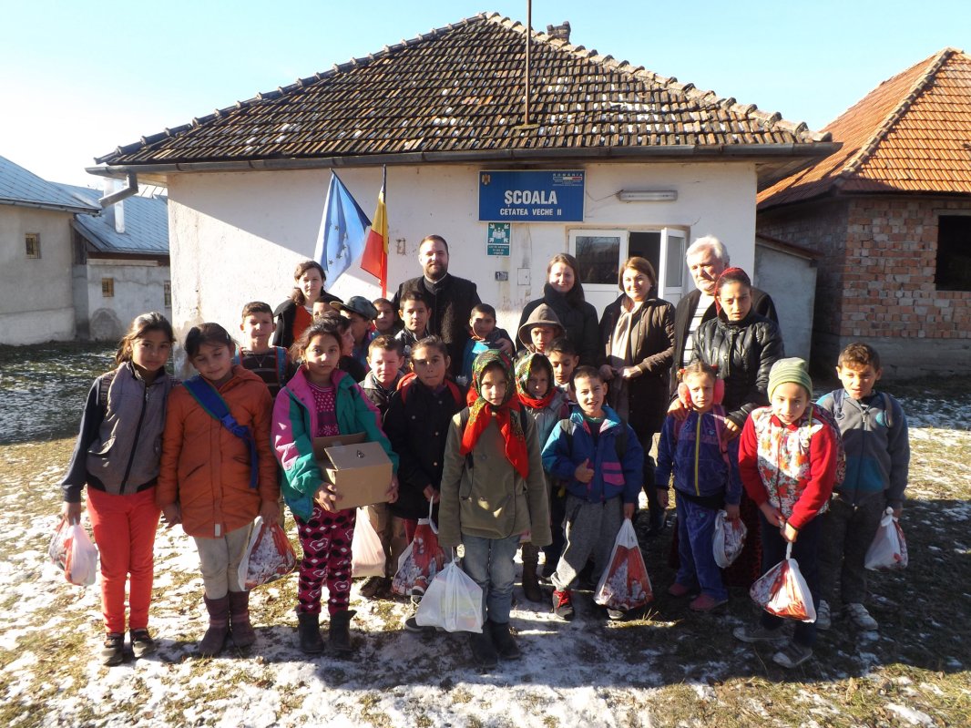 Daruri pentru elevi rromi şi asistaţi, la Huedin 47978