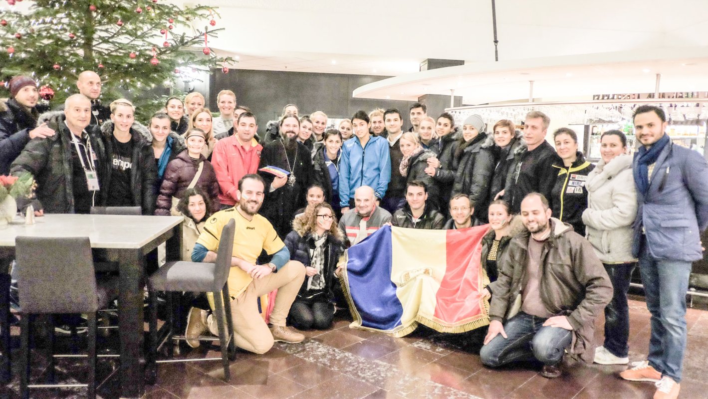 Episcopul Europei de Nord, alături de echipa de handbal feminin 48024