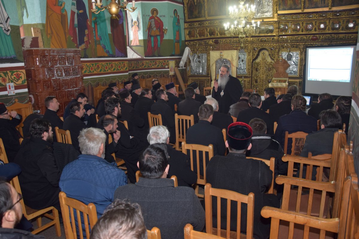 Preoţii din Protopopiatul Săveni, în conferinţă semestrială 47960