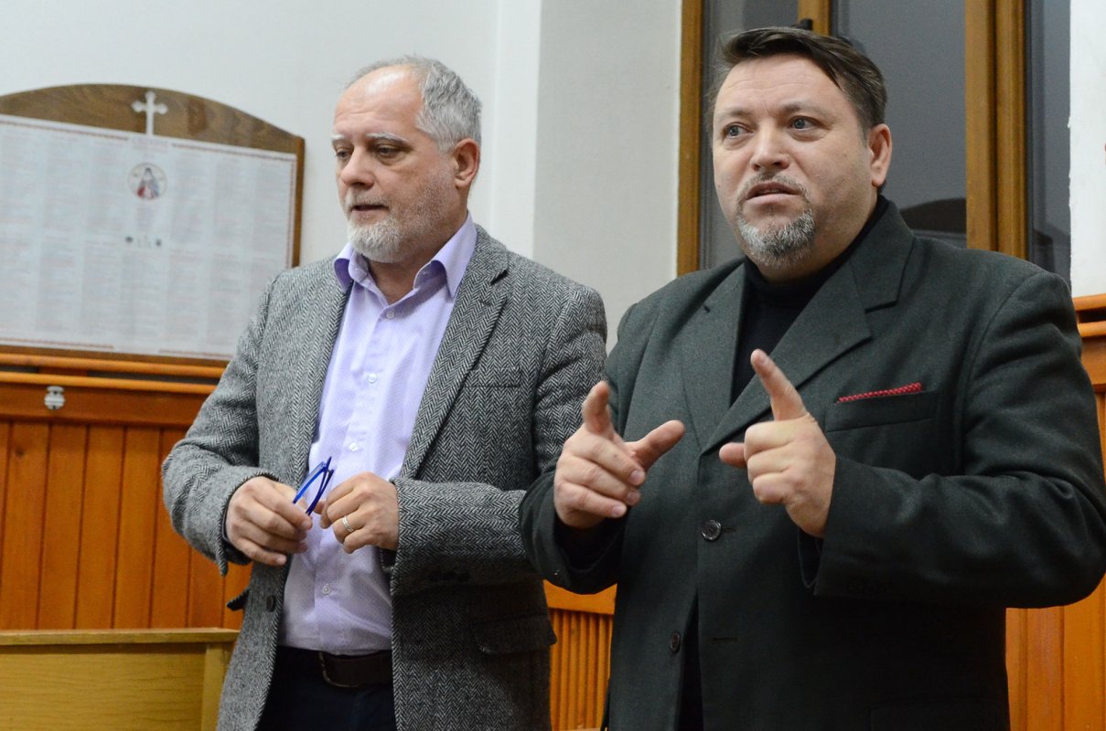 Dezbatere despre strategiile de comunicare 47938