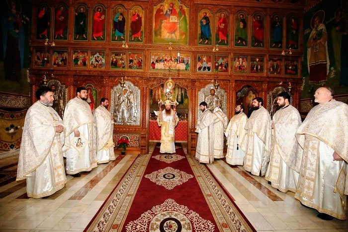 Slujiri arhiereşti în Duminica a 28-a după Rusalii 47779