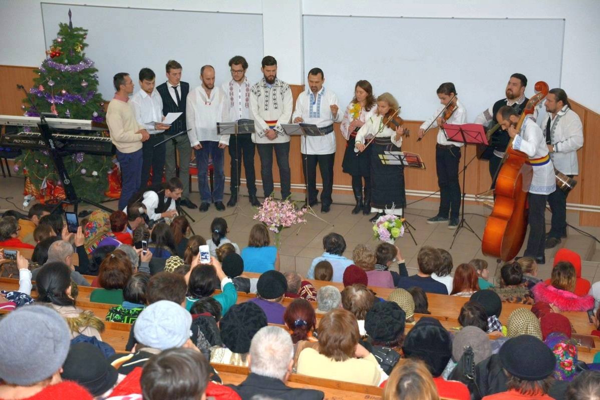 Spectacol de colinde la Spitalul de Recuperare din Iaşi 47644