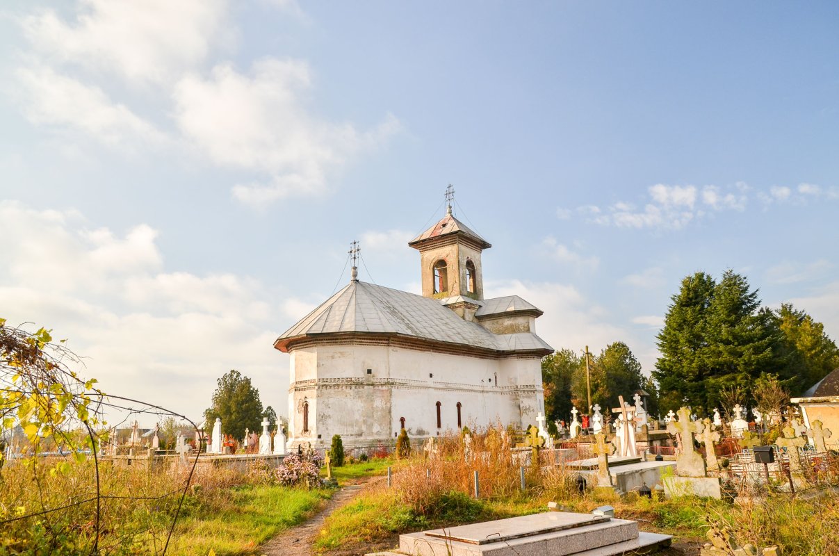 Biserica ridicată pe ruinele cetății lui Burebista 47615