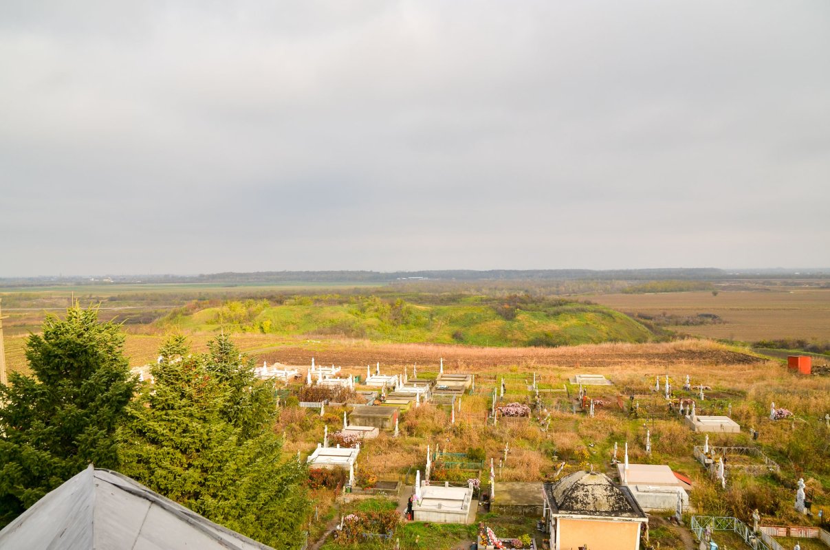 Biserica ridicată pe ruinele cetății lui Burebista 47617