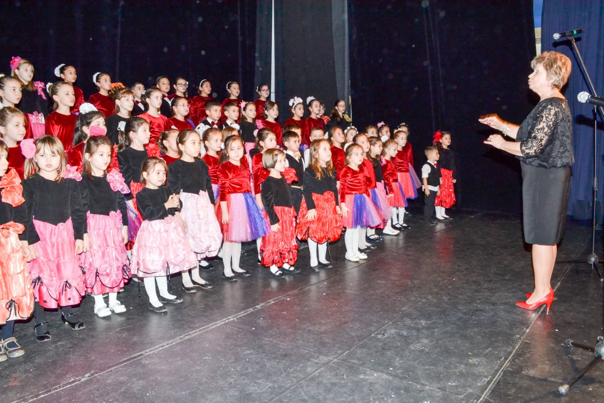 Bucuria Crăciunului, transmisă prin dăruire la Reșița 47536