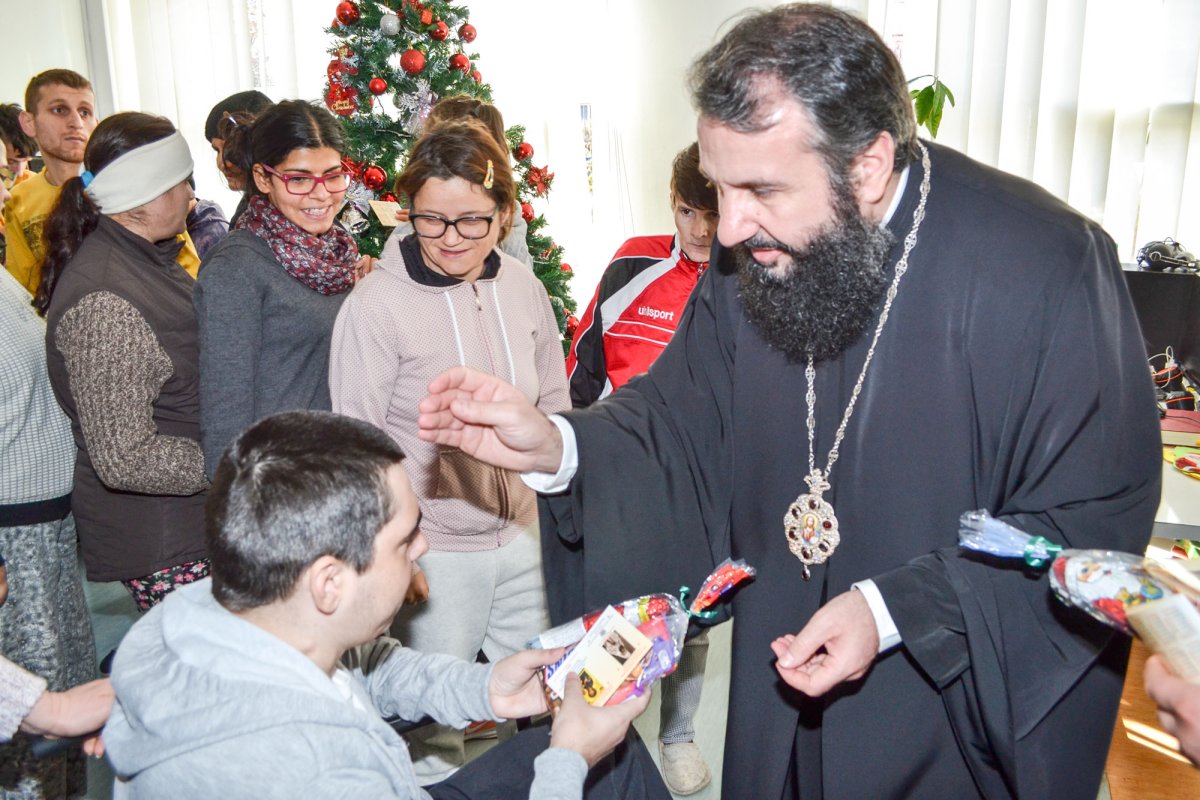 Bucuria Crăciunului, transmisă prin dăruire la Reșița 47537