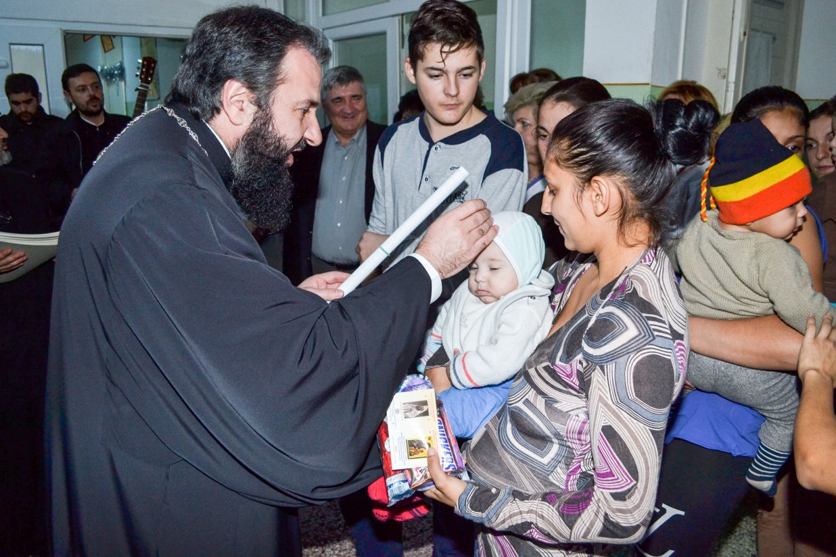 Bucuria Crăciunului, transmisă prin dăruire la Reșița 47538