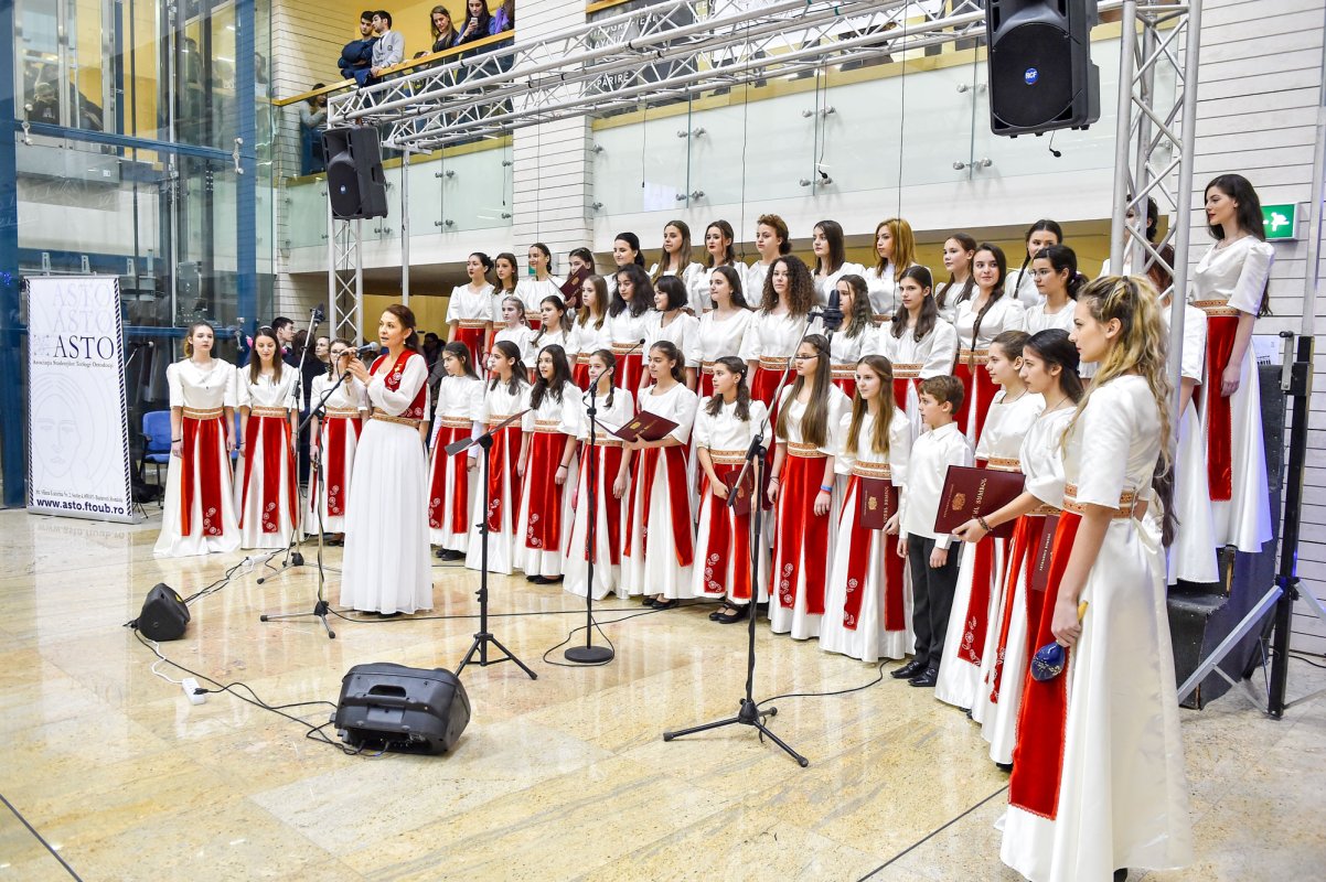 Mângâiere în suferință, adusă copiilor 47560