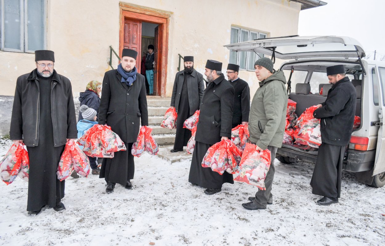 Daruri pentru 80 de copii din Bahna Arini 47320