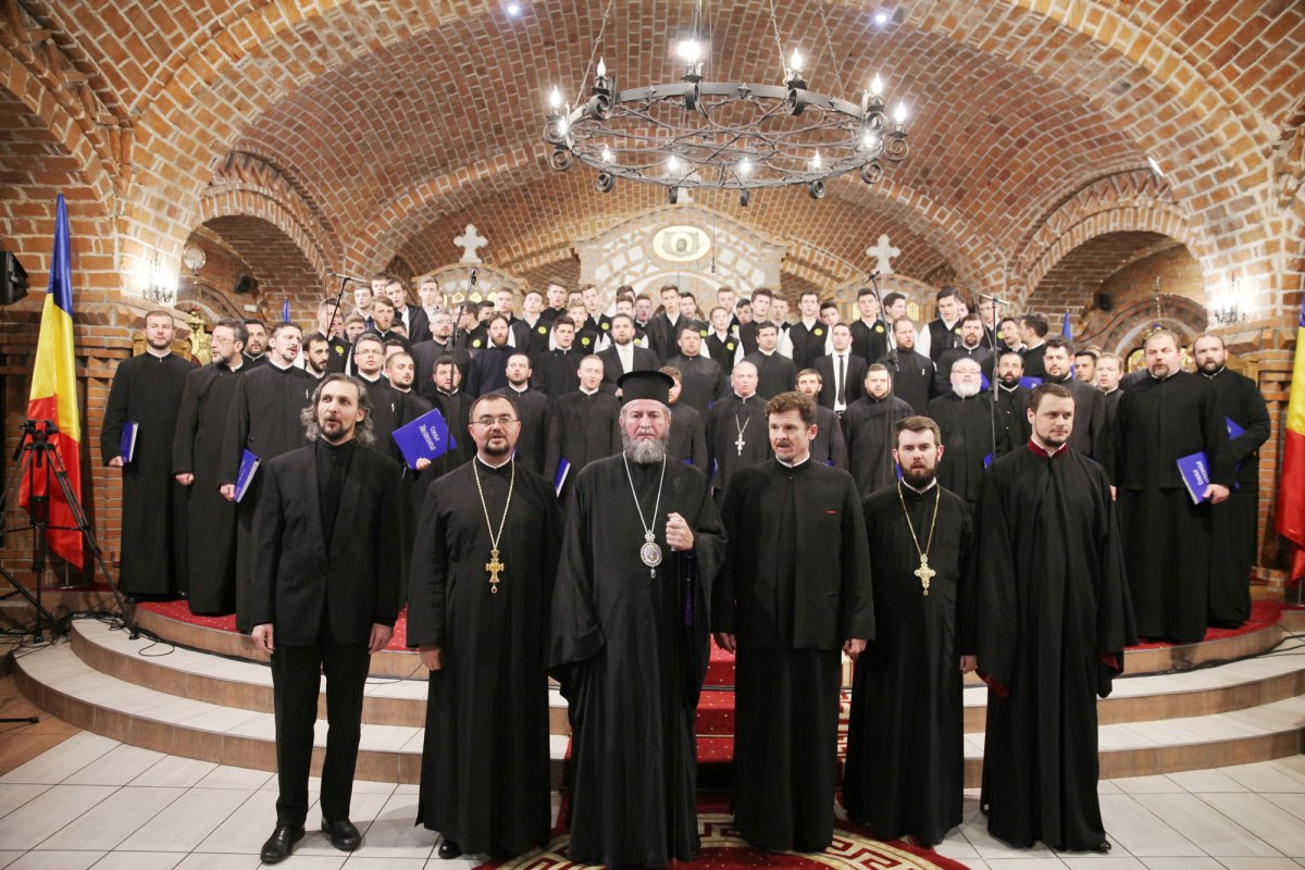 Formaţii corale transilvane şi din ţară vestesc Naşterea Domnului 47300