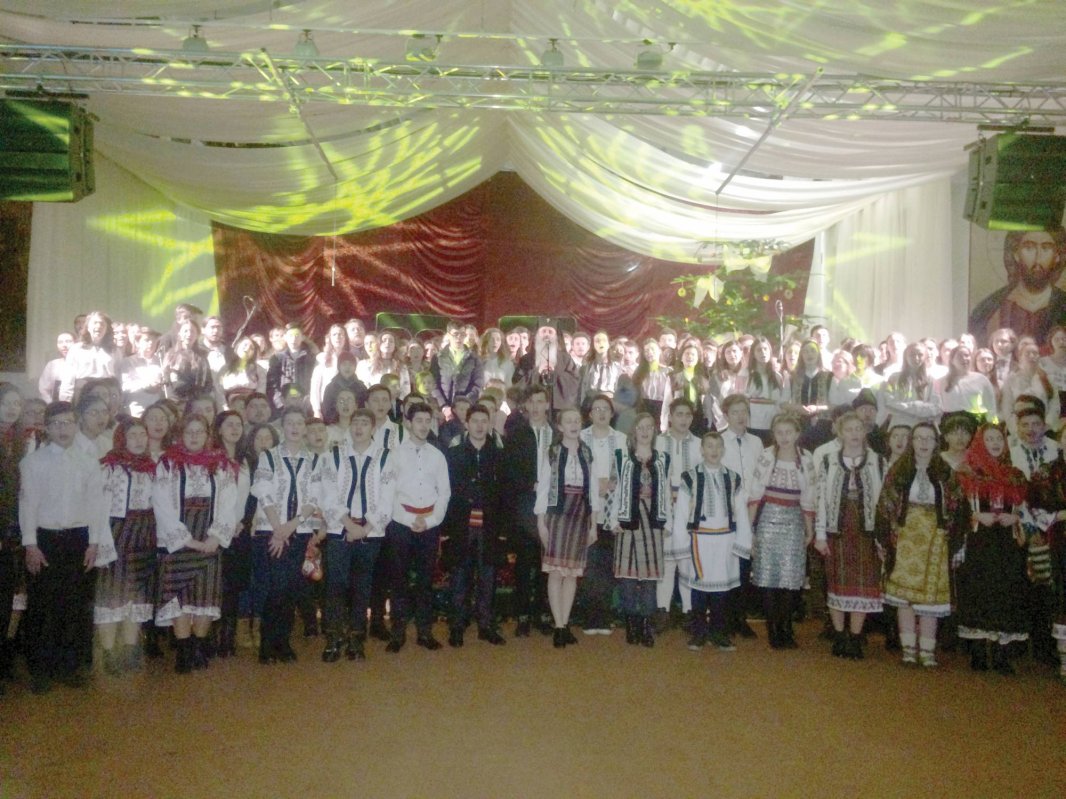 „Să vă dăruiască Dumnezeu putere să vă îmbrăcaţi în haine de îngeri, de păstori şi de magi“ 47284