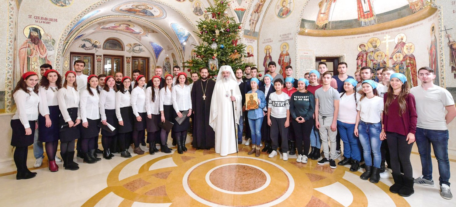 Cete de colindători la Reşedinţa Patriarhală 47265