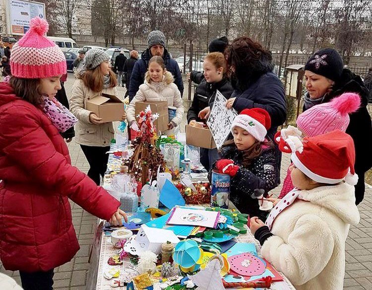 Fapte de filantropie ale unor elevi deveni 47251