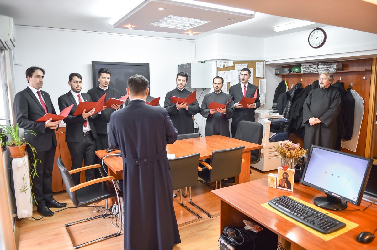 Colindători în redacţia „Ziarului Lumina” 47195