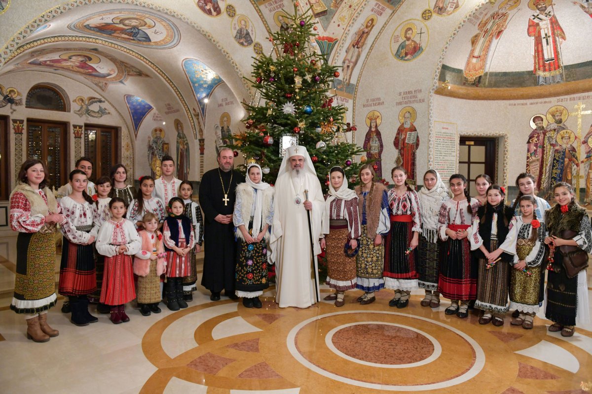 Colindători din Prahova și Dâmbovița la Patriarhie 47058