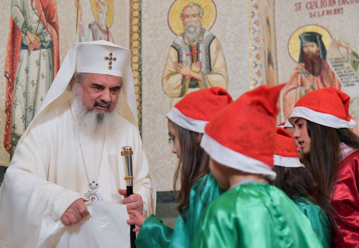Colindători din Prahova și Dâmbovița la Patriarhie 47060