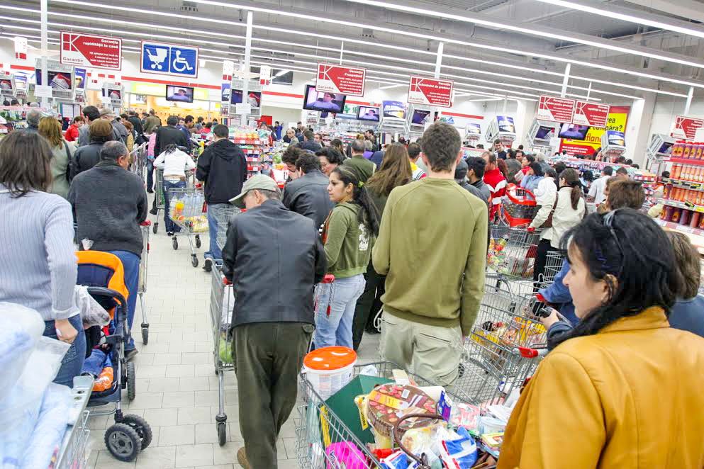 Programul magazinelor şi transportul de sărbători 47125