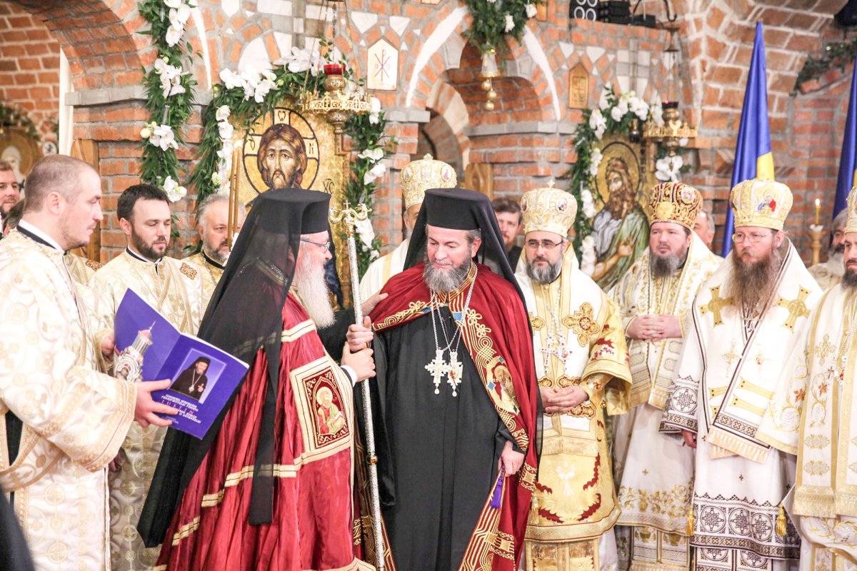 Întronizarea noului Episcop al Maramureșului și Sătmarului 46980