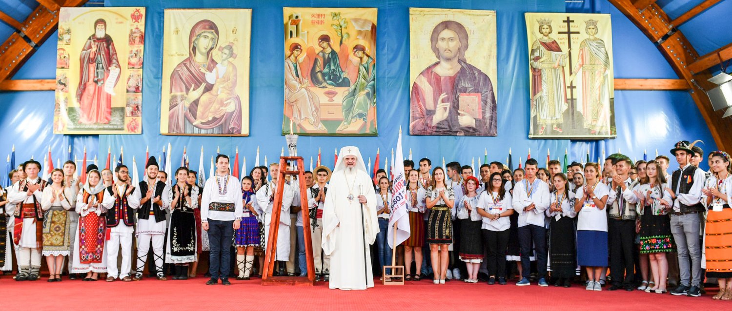 Tinerii, misionari ai Bisericii în societatea de azi 46876