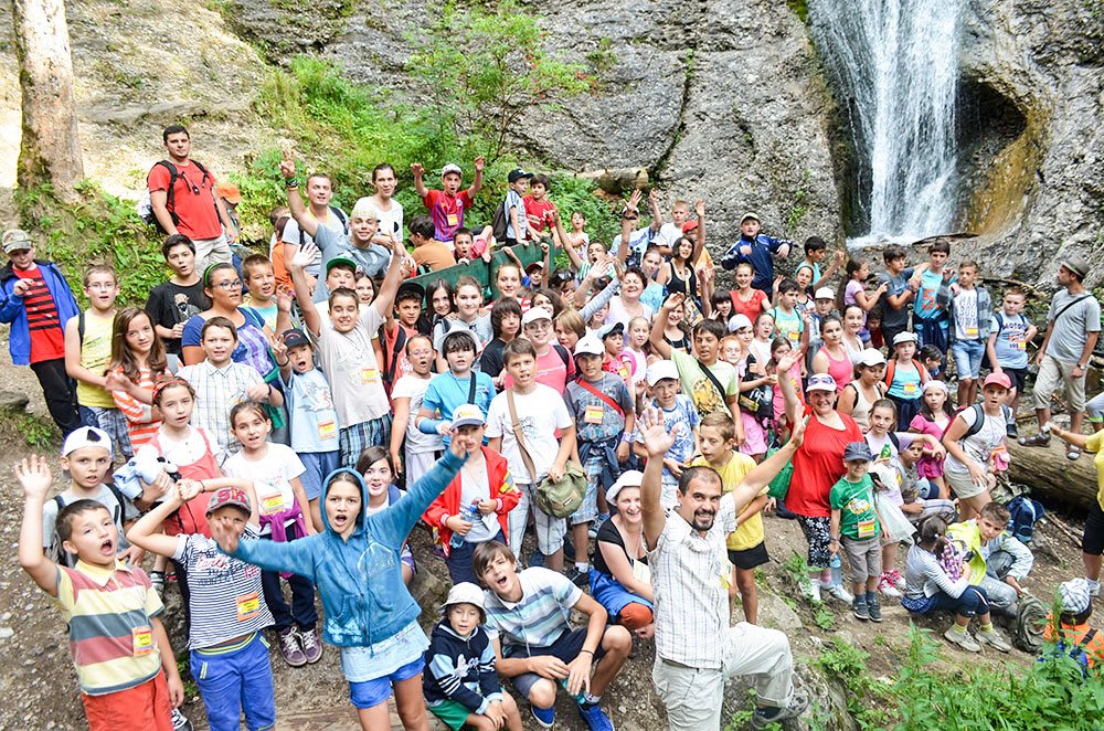 Tinerii, misionari ai Bisericii în societatea de azi 46879