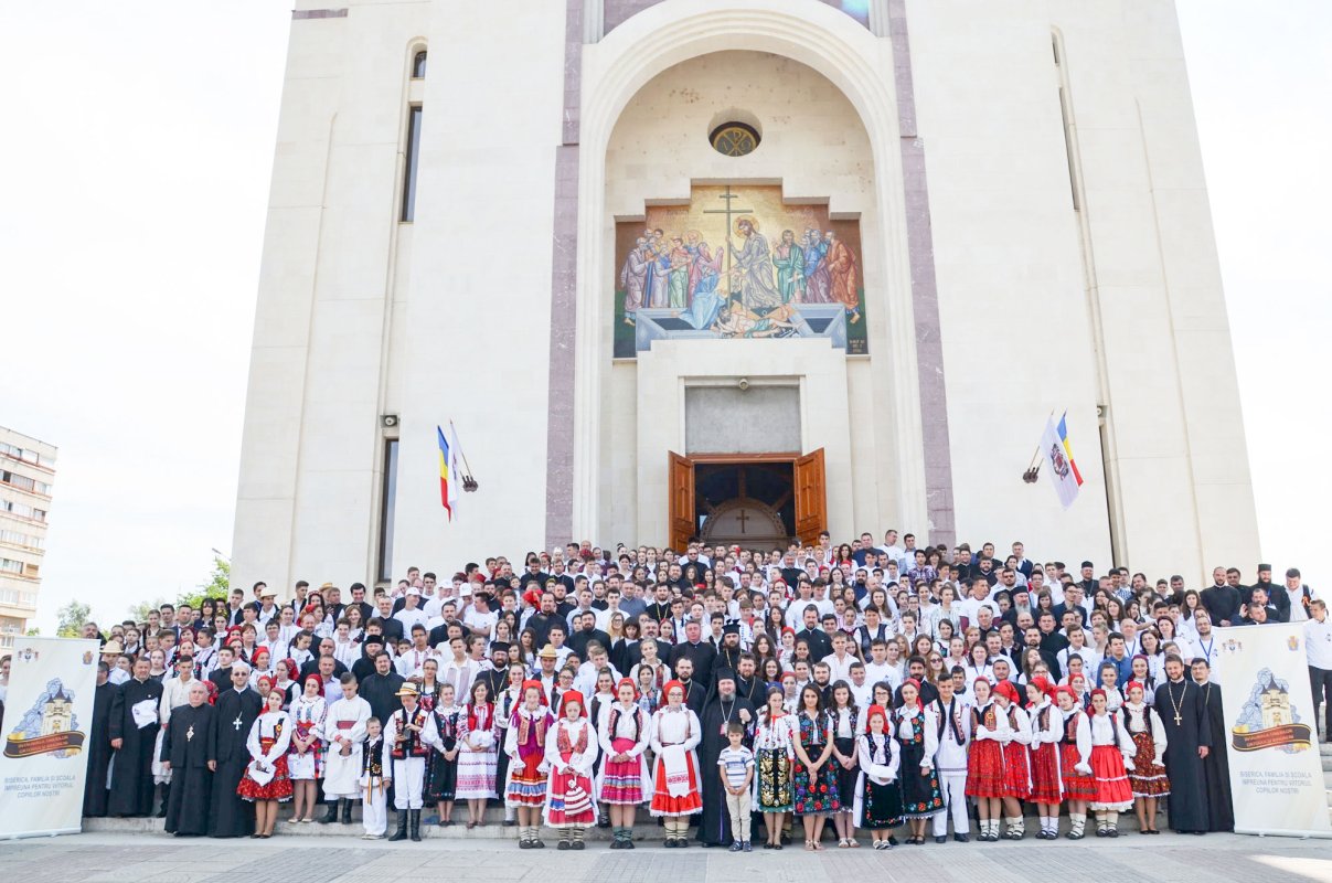 Tinerii, misionari ai Bisericii în societatea de azi 46880