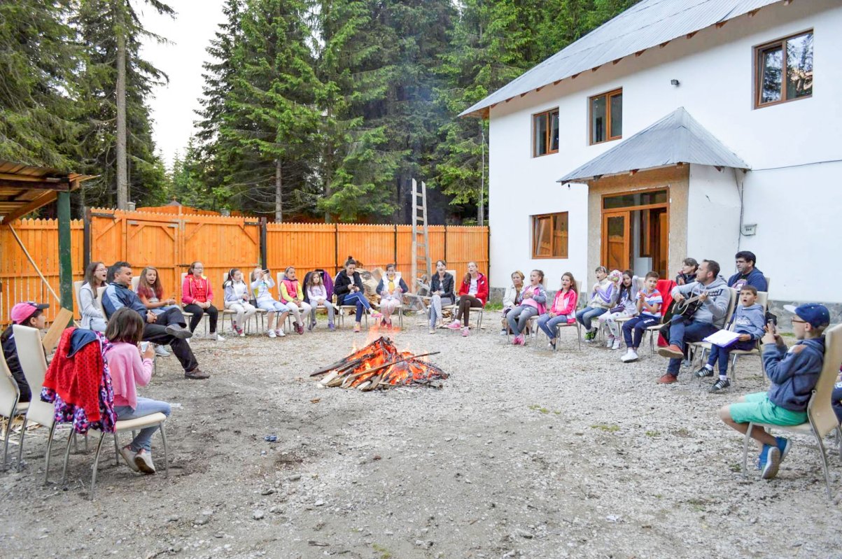 Tinerii, misionari ai Bisericii în societatea de azi 46881