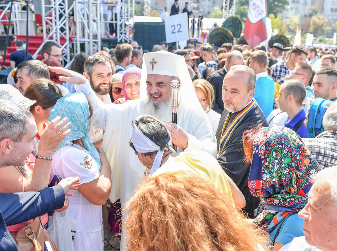 Tinerii, misionari ai Bisericii în societatea de azi 46882