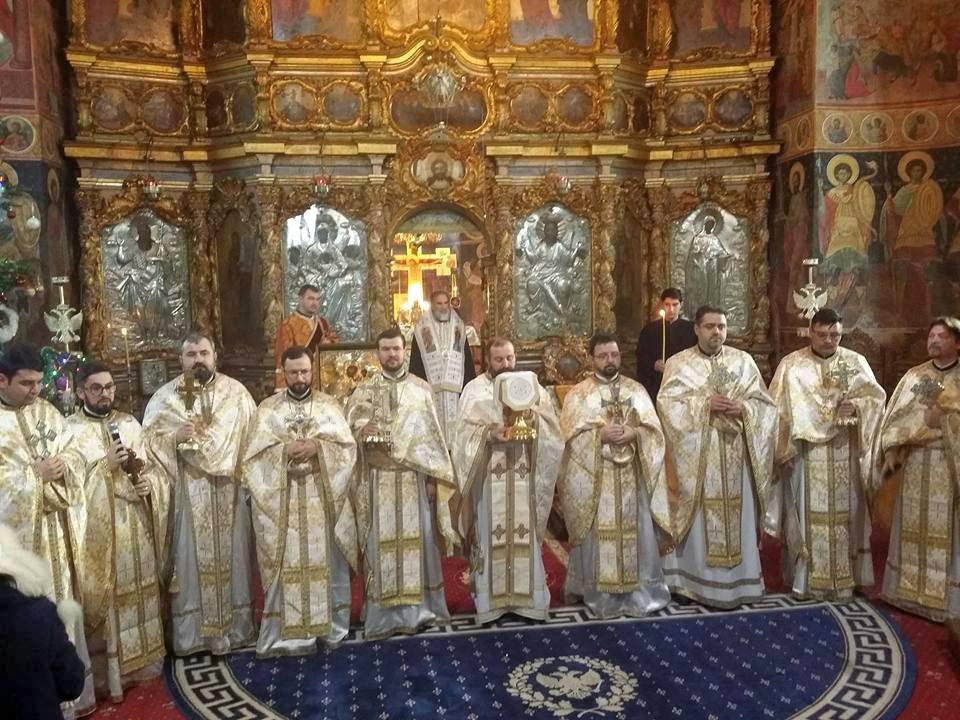 Rugăciuni de mulţumire la catedrala din Roman 46680