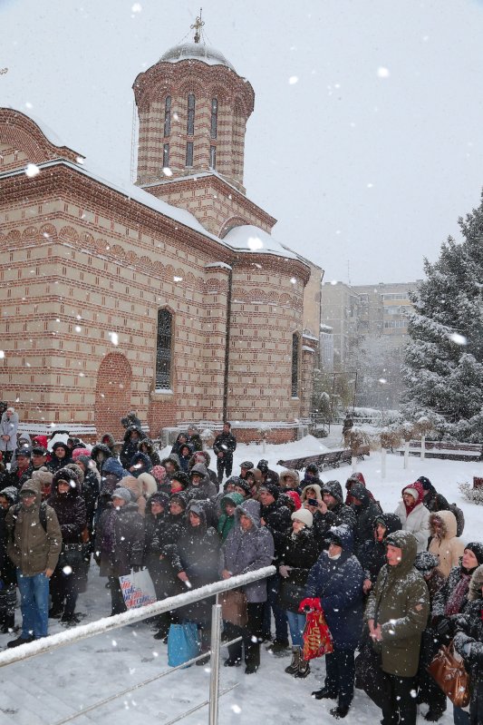 7.000 de sticle cu Agheasmă Mare la Biserica Domnească-Curtea Veche 46565