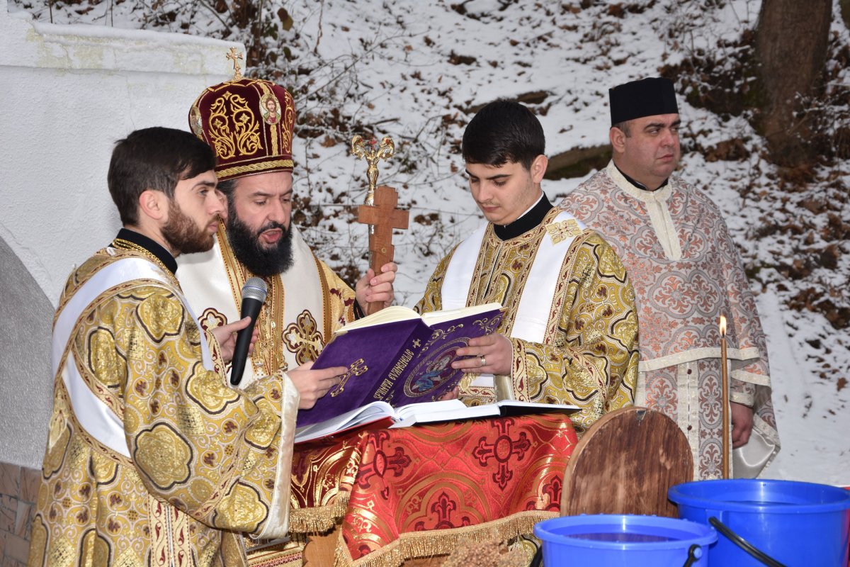 Ajunul Bobotezei la Mănăstirea Vasiova 46531