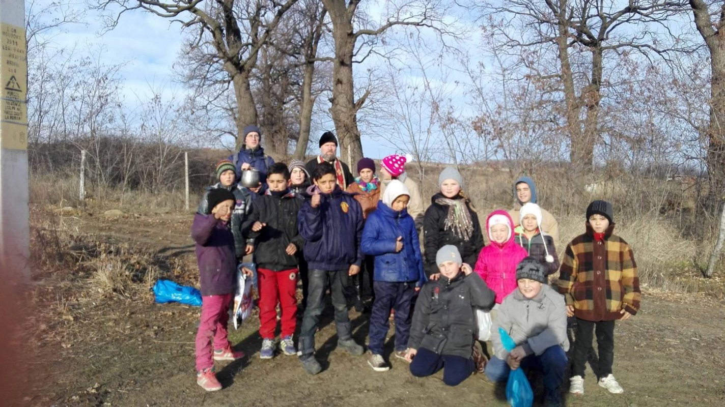 Casele enoriaşilor din Rediu, sfinţite în prezenţa copiilor  46517