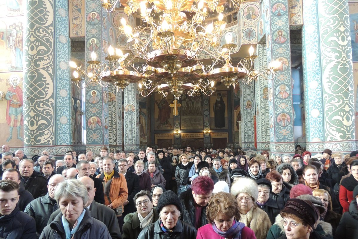 Proiectul „Luna credincioşilor” în parohia clujeană „Naşterea Domnului” 46521