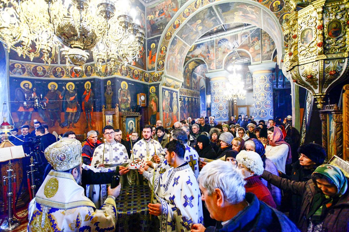 Slujiri arhiereşti în Mitropolia Munteniei şi Dobrogei 46501