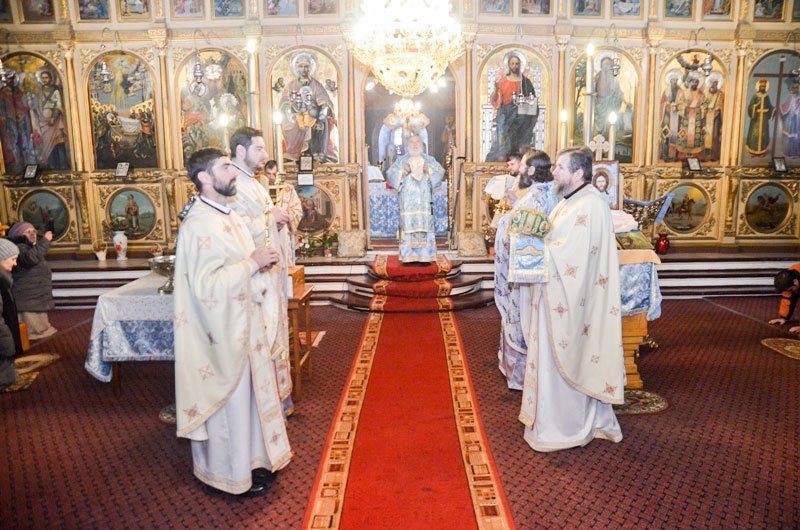 Slujiri arhiereşti în Mitropolia Munteniei şi Dobrogei 46505