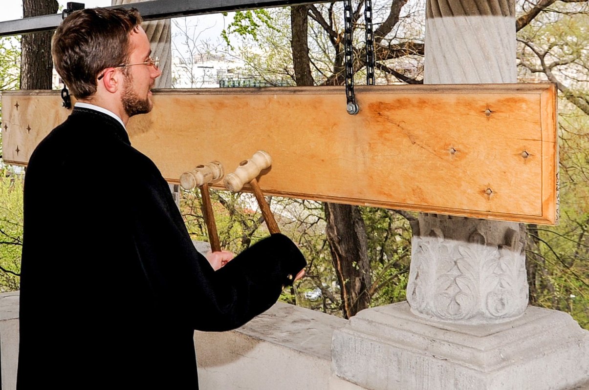 Cântul lemnelor sunătoare, reverberație a durerii și nădejdii creștine 46452