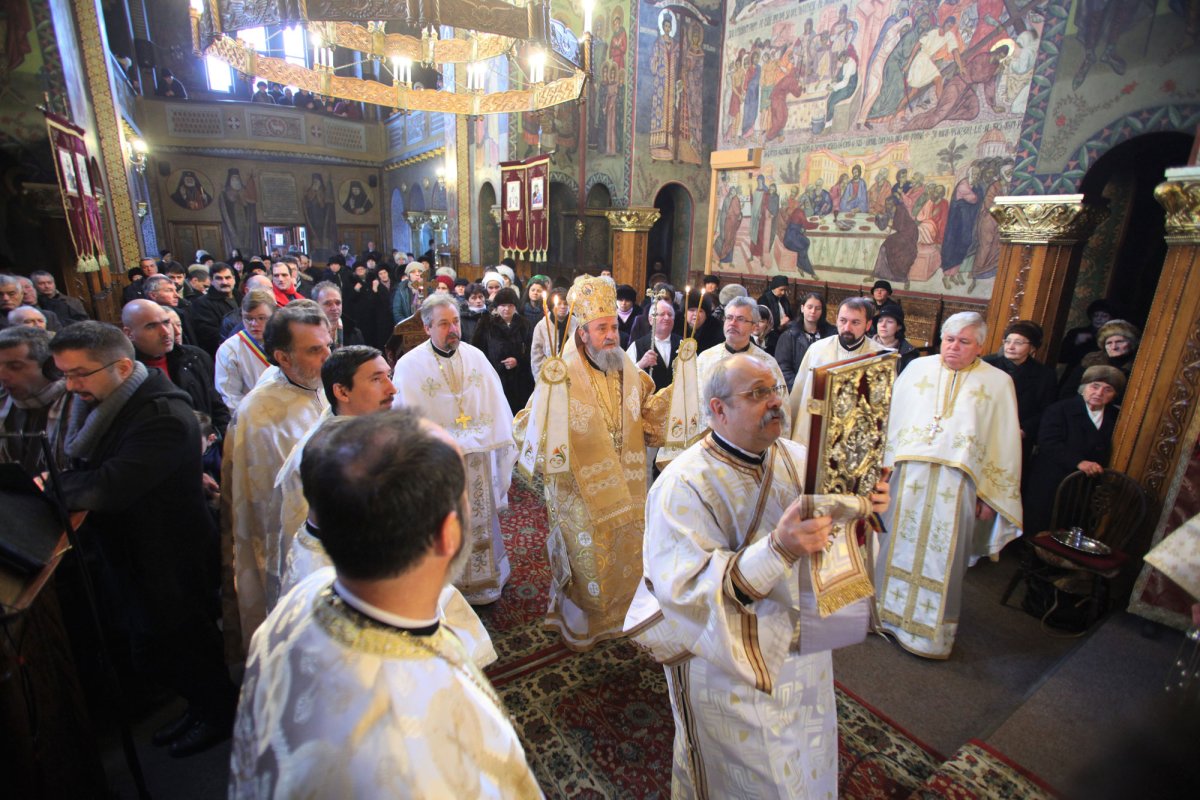 Binecuvântări și slujiri arhierești în parohiile ardelene 46355